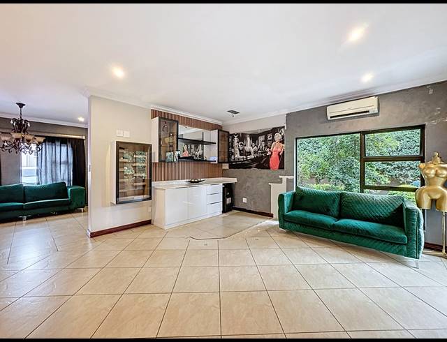 4 BEDROOM HOUSE TO LET IN LEEUWENHOF ESTATE